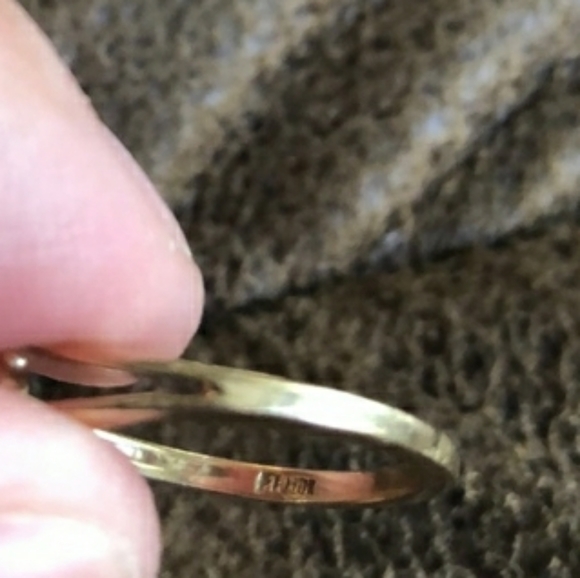 10k yellow gold diamond chip heart ring - Picture 3 of 6